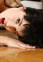 Длинноволосая брюнетка пихает себе в попку маленький фаллос 15 фото Длинноволосая брюнетка пихает себе в попку маленький фаллос 15 фото