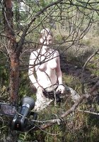 Славянская краля с косой снимает с себя стринги в сосновой роще 4 фото Славянская краля с косой снимает с себя стринги в сосновой роще 4 фото