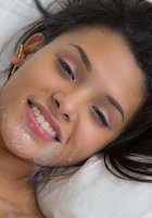 Латиноамериканская минетчица стоя на коленях доводит парня до оргазма 16 фото Латиноамериканская минетчица стоя на коленях доводит парня до оргазма 16 фото