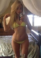 Давалки снимают одежду и делают селфи красивых сисек 5 фото Давалки снимают одежду и делают селфи красивых сисек 5 фото