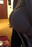 Давлки снимают трусы и показывают аппетитные ягодицы перед камерой 9 фото Давлки снимают трусы и показывают аппетитные ягодицы перед камерой 9 фото