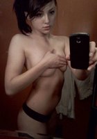 Молодые девушки делают селфи сисек перед зеркалом 2 фото Молодые девушки делают селфи сисек перед зеркалом 2 фото