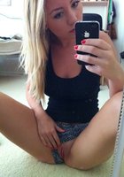 Сучки с большими буферами раздеваются перед зеркалом и делают селфи 9 фото Сучки с большими буферами раздеваются перед зеркалом и делают селфи 9 фото