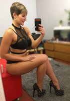 Коротко стриженная красотка показывает большие сиськи перед кавалером 11 фото Коротко стриженная красотка показывает большие сиськи перед кавалером 11 фото