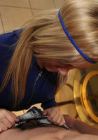 Загорелая блондинка взяла в рот и отдалась бойфренду на диване 1 фото Загорелая блондинка взяла в рот и отдалась бойфренду на диване 1 фото