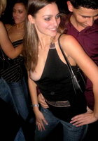 Молодые студентки на вечеринки напились пива и начали показывать голые сиськи 2 фото Молодые студентки на вечеринки напились пива и начали показывать голые сиськи 2 фото