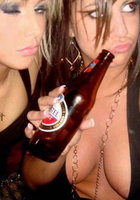 Молодые студентки на вечеринки напились пива и начали показывать голые сиськи 9 фото Молодые студентки на вечеринки напились пива и начали показывать голые сиськи 9 фото