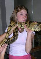 Студентки попозировали с удавом на шее, после чего одна из баб отсосала хахалю 12 фото Студентки попозировали с удавом на шее, после чего одна из баб отсосала хахалю 12 фото