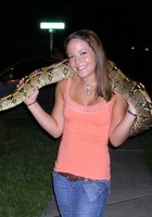 Студентки попозировали с удавом на шее, после чего одна из баб отсосала хахалю 15 фото Студентки попозировали с удавом на шее, после чего одна из баб отсосала хахалю 15 фото