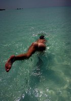 Обнаженные бабы решили искупаться в бассейнах и при этом попозировать перед камерами 2 фото Обнаженные бабы решили искупаться в бассейнах и при этом попозировать перед камерами 2 фото