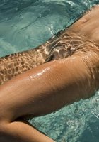 Обнаженные бабы решили искупаться в бассейнах и при этом попозировать перед камерами 12 фото Обнаженные бабы решили искупаться в бассейнах и при этом попозировать перед камерами 12 фото