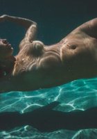 Обнаженные бабы решили искупаться в бассейнах и при этом попозировать перед камерами 13 фото Обнаженные бабы решили искупаться в бассейнах и при этом попозировать перед камерами 13 фото