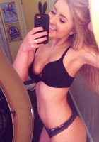 Молодые телочки с красивыми телами демонстрируют свои прелести перед зеркалом 11 фото Молодые телочки с красивыми телами демонстрируют свои прелести перед зеркалом 11 фото