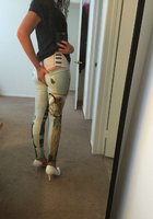 Кудрявая телка подошла к зеркалу и показала стриптиз в лосинах с принтом 2 фото Кудрявая телка подошла к зеркалу и показала стриптиз в лосинах с принтом 2 фото