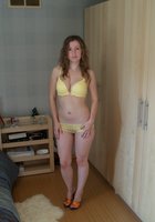 Подборка с молодой телкой, которая позирует перед хахалем в нижнем белье и показывает ему упругие сиськи 11 фото Подборка с молодой телкой, которая позирует перед хахалем в нижнем белье и показывает ему упругие сиськи 11 фото