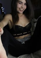 Вебмодель с темными волосами позирует голышом и пихает в пилотку разные игрушки 9 фото Вебмодель с темными волосами позирует голышом и пихает в пилотку разные игрушки 9 фото