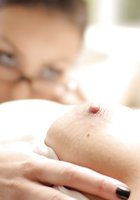 Брюнетка в очках снимает нижнее белье с подружки и вылизывает ее волосатую киску 15 фото Брюнетка в очках снимает нижнее белье с подружки и вылизывает ее волосатую киску 15 фото